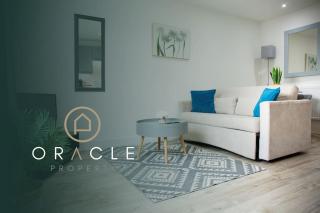 Bridge House - 1-Bedroom Apartment with Parking - Shottery - 0