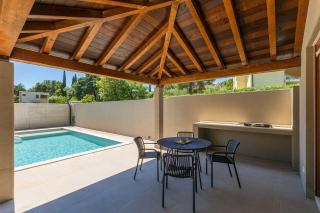 250 Meter zum Strand mit Privatpool, BBQ, Klima - Premantura - 5