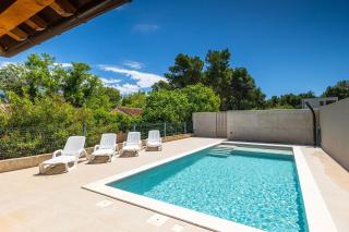 250 Meter zum Strand mit Privatpool, BBQ, Klima - Premantura - 3