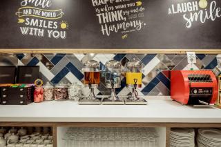 Hampton by Hilton Luton Airport - Luton - 6