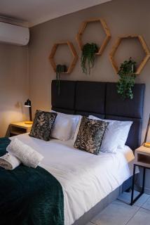 Wisteria Cottages - 3