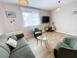 Bel appartement rénové au cœur de Jullouville, 100m de la plage, 1 chambre, 4 couchages, parking privé - FR-1-361-72 - 6