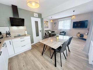 Bel appartement rénové au cœur de Jullouville, 100m de la plage, 1 chambre, 4 couchages, parking privé - FR-1-361-72 - Jullouville-les-Pins - 2