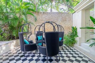 4BR Villa with Large Pool at Seminyak Beach - Seminyak - 2