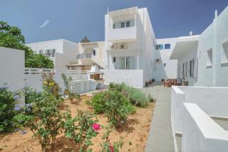 Rose House and Apartments - 6