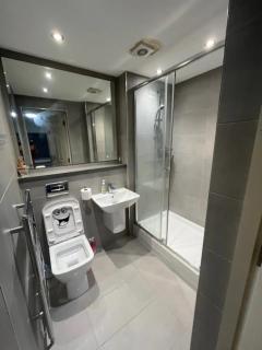 Room with Bathroom next to Sheffield Cathedral City Centre - Sheffield - 3