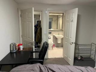 Room with Bathroom next to Sheffield Cathedral City Centre - Sheffield - 0