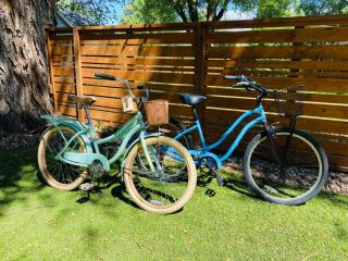Industrial Old Town Bungalow with Free Cruiser Bikes - Fort Collins - 6