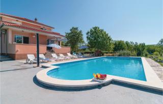 Five-Bedroom Holiday Home Dugopolje With A Fireplace 03 - 4