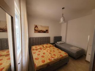 Beach Side Two-Bedroom Apartment - Durazzo - 4