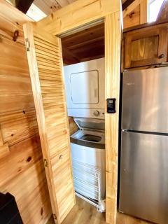 B10 NEW Awesome Tiny Home with AC Mountain Views Minutes to Skiing Hiking Attractions - 6