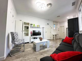A8 - Apartamento en La Carihuela, 2 dormitorios, Wifi, a 100 metros de la playa - Torremolinos - 0