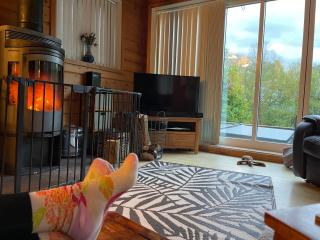 Luxury Peak District lodge, hot tub, log burner, nr lake - 1