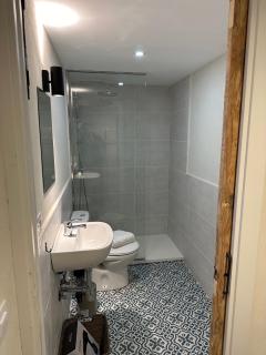 Apartamento con encanto, patio y piscina - Hospitalet de Llobregat - 2