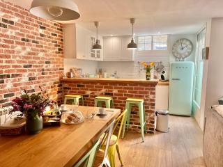 Loft de estilo industrial con jardín y garaje privados - 1