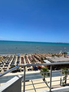 Lungomare Beachfront Apartments - Durazzo - 9