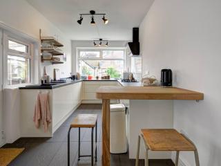 Stylish Family Home in Old Trafford, Manchester - Pass the Keys - 8