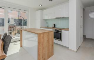 Amazing Home In Vrsi With Wifi - Vrsi - 5