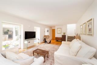 Stylish 3-Bedroom 2-Storey House with Patio and Balcony near Princes Street - Edinburgh - 8
