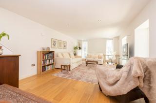 Stylish 3-Bedroom 2-Storey House with Patio and Balcony near Princes Street - Edinburgh - 5