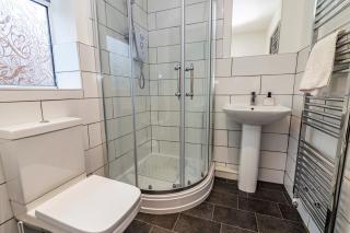 Modern home - great facilities-J26 M1 near IKEA - 5