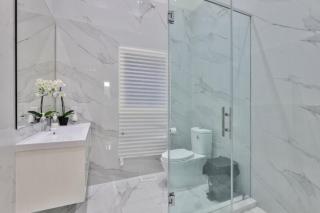 Comfortable Room in Toronto next to Yorkdale mall - Toronto - 2