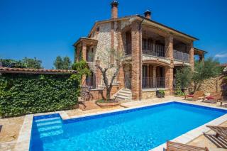 Sunny haven apartment with direct access to the pool - Nova Vas - 0