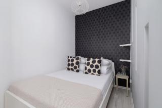 One Bedroom Apartment with a Balcony - Dietla 109 street - 6