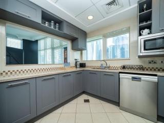 Luxury 2 Bed with Private Bar and Full Marina View - Dubai - 1