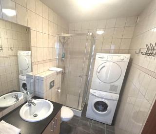 Warm and cosy downtown apartment - Akureyri - 7