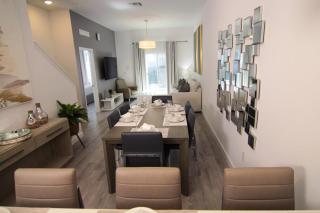 Serenity Townhouse Private Pool and Pet-Friendly - Davenport - 5