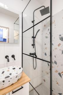 NEWLY RENOVATED!!! - Modern apartment 10 minutes from the Grand Boulevard - Budapest - 2