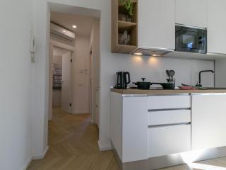 Welcomely - Lake River Apartment - 9
