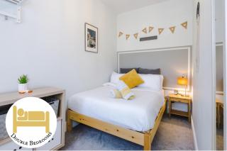 Enjoy the Pause - quiet city centre, free parking, 2 min walk to shops, river, cafes, Manchester Airport 50 mins drive - Chester - 3