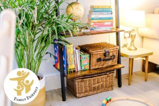 Enjoy the Pause - quiet city centre, free parking, 2 min walk to shops, river, cafes, Manchester Airport 50 mins drive - Chester - 7
