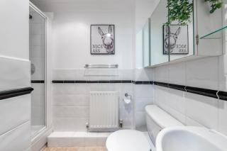 STN - Bishops's Stortford - Free Gated Parking - Two Bed Apartment - Perfect location for Stansted Airport - 2