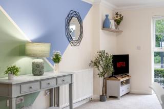 STN - Bishops's Stortford - Free Gated Parking - Two Bed Apartment - Perfect location for Stansted Airport - 1