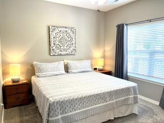 Upper Level Condo A-9 - Hollister - 7