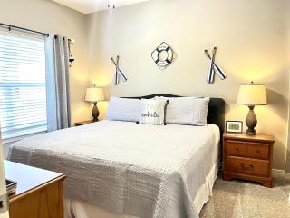 Upper Level Condo A-9 - Hollister - 5