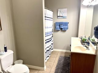 Upper Level Condo A-9 - Hollister - 3