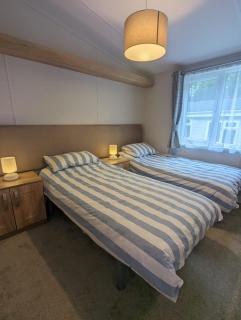 LUXURY STUNNING SENSATION LODGE ON 5 STAR SHOREFIELD COUNTRY PARK New Forest ENTERTAINMENT AND LEISURE PASSES INCLUDED - Milford on Sea - 5