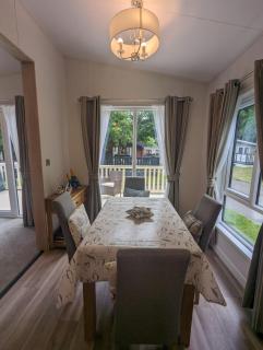 LUXURY STUNNING SENSATION LODGE ON 5 STAR SHOREFIELD COUNTRY PARK New Forest ENTERTAINMENT AND LEISURE PASSES INCLUDED - 1