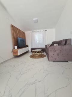 Apartmani Ruzmarin - 1