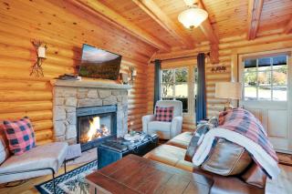 Bearless Whisper, a Beautiful Romantic Cabin Located Under a Mile from Soaky Mountain Water Park!! - 2