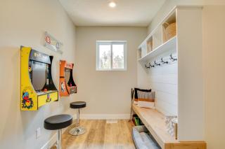 Spacious Donnelly Family Home with Private Hot Tub! - Donnelly - 5