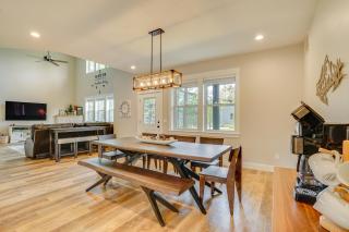 Spacious Donnelly Family Home with Private Hot Tub! - Donnelly - 4