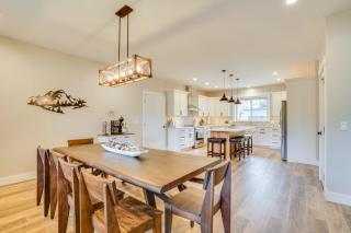 Spacious Donnelly Family Home with Private Hot Tub! - Donnelly - 3