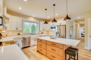 Spacious Donnelly Family Home with Private Hot Tub! - Donnelly - 1