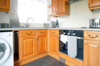 Amazing 2 Bedroom Apartment With Parking - 1