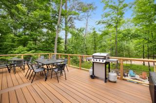 Hot Tub Firepit Grill Wifi Cabin w Lake Access - Morton Grove - 6